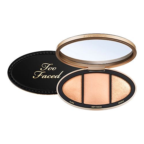 TOO FACED
BORN THIS WAY TURN UP THE LIGHT HIGHLIGHTING PALETTE (PALETA FACIAL)